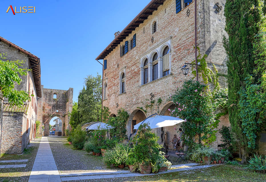 Casa storica trasformata in bar, borgo di Cordovado