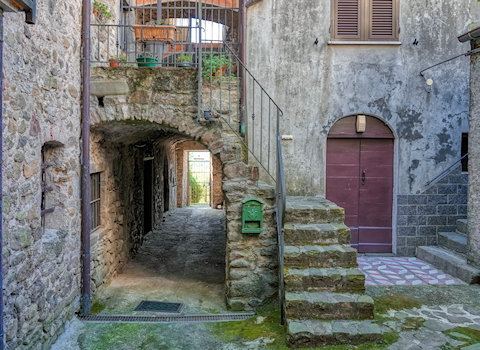 Vicolo chiuso nel centro storico di Filattiera