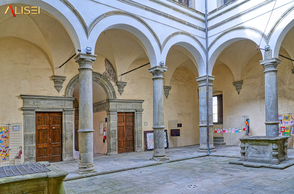 Loggiato interno del Palazzo di Monti a Monte San Savino