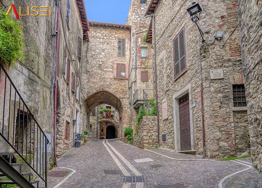 Montecchio, primo scorcio del borgo tra le case in pietra - Alisei Borghi