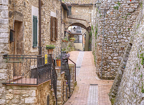 Portaria, il borgo visto dall'ingresso di Porta Romana