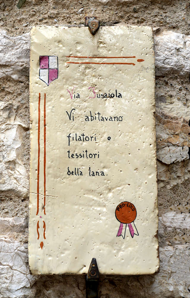 targhe sulle vie di Corciano