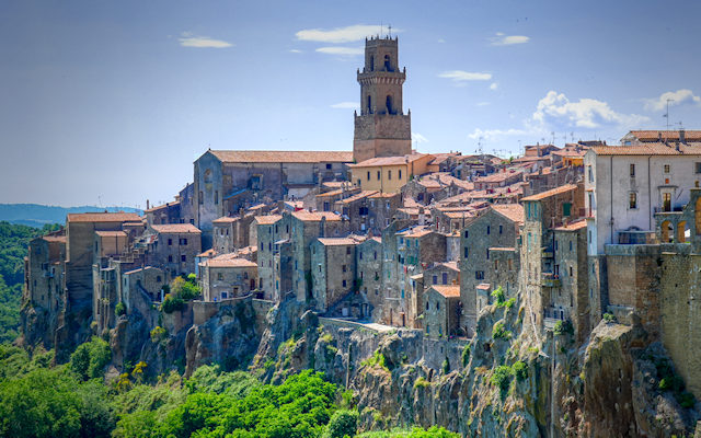 Pitigliano, la città del tufo