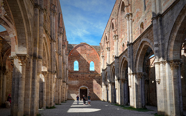 San Galgano, abbazia a cielo aperto
